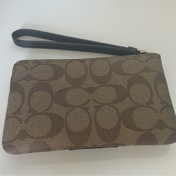 Authentic Coach wrist wallet - Picture 2 of 7